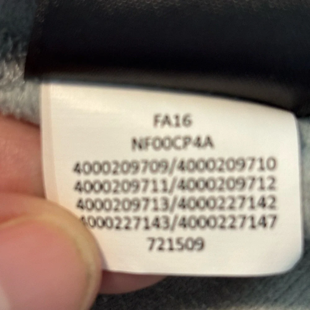 The North Face Men’s 1/4 zip light grey with Red Trim‎ size S